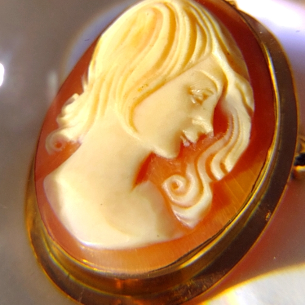 14KT Gold Cameo Pendant Brooch 1930's 1" X .5" 3 - Picture 1 of 5
